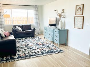 203 W Rochester Ave, Saratoga, WY 82331