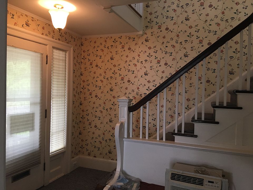 1st image of 451 Glen St