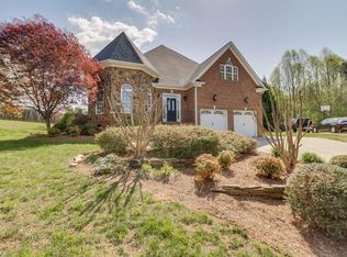 3645 Dunhurst Dr, Pfafftown, NC 27040