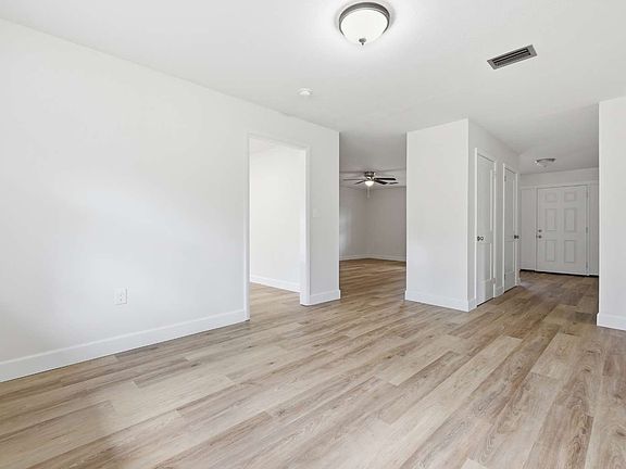 5th image of 129 SW Benz Way