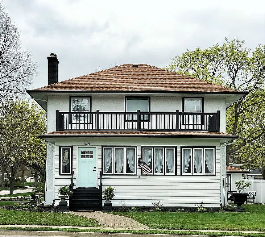 1021 W State St photo 1
