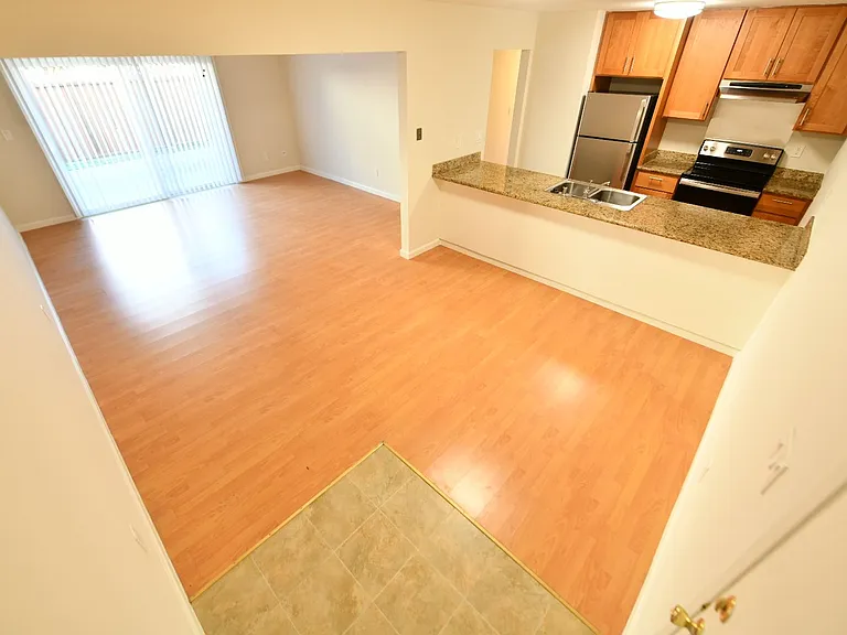 900 Alvarez Ave — Photo 6