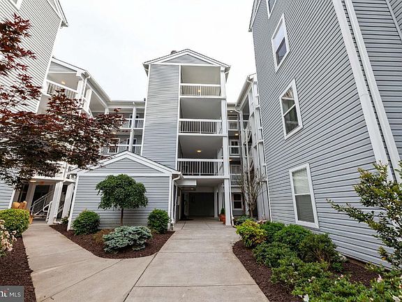 3rd image of 3179 Summit Square Dr Unit 2-E5
