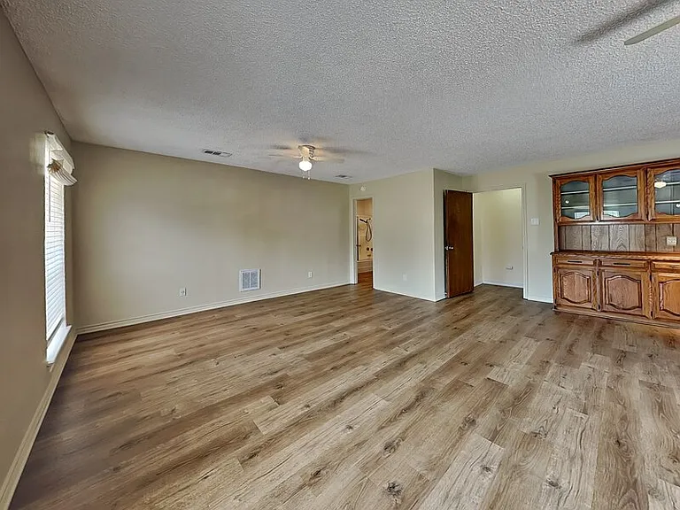 205 Woodpark Ln — Photo 4