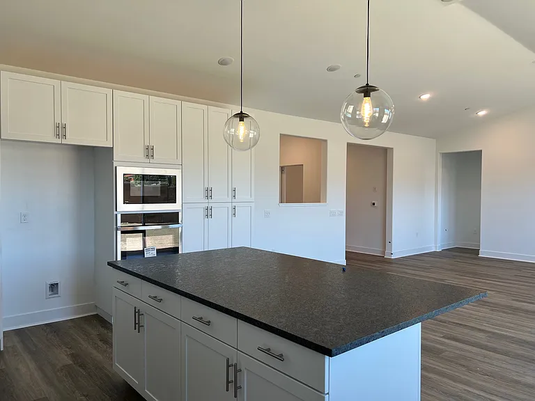 1840 Vincent Dr — Photo 3
