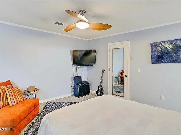 Huge Windows & Natural Lighting