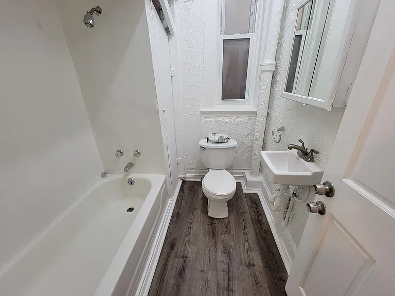 1359 W Walton St #1B — Photo 16