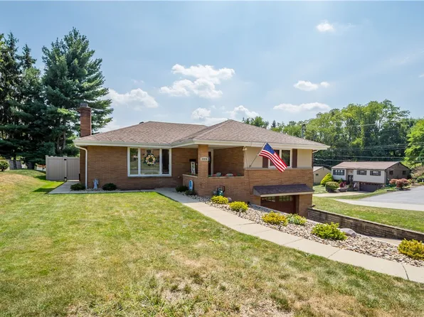1004 Emery Dr, Pittsburgh, PA 15227