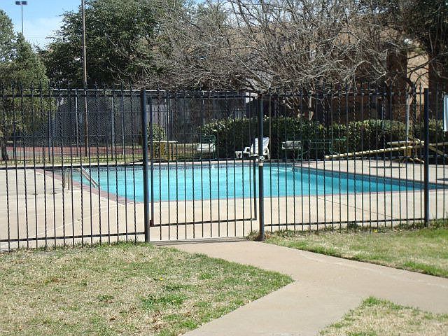 2nd image of 4700 Boulder Dr