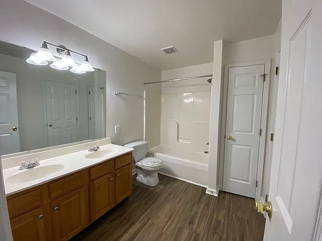Mill Creek Manor — Photo 35