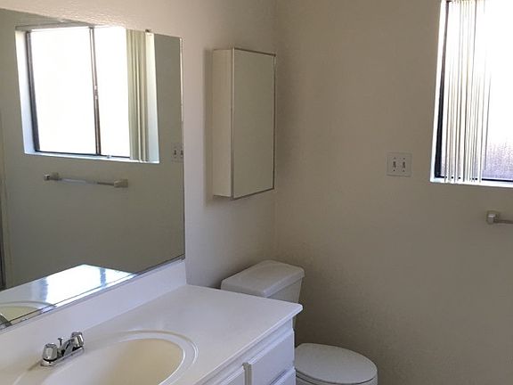 5th image of 2480 Montrose Ave APT 3