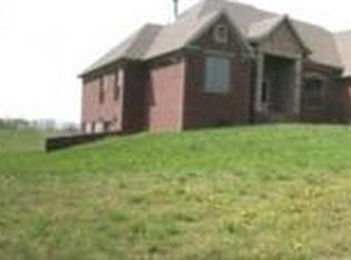 9155 Godeke Rd, Elberfeld, IN 47613