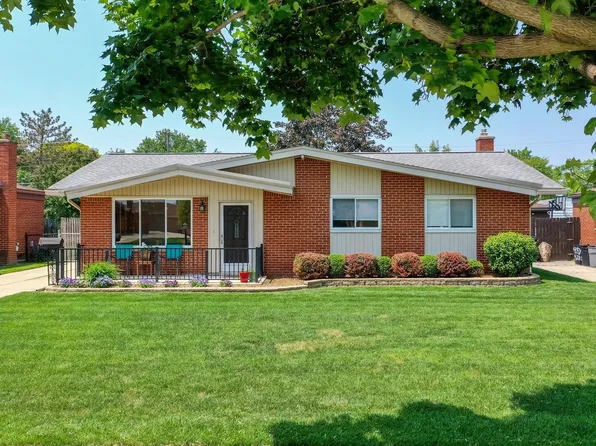 35697 Malibu Dr, Sterling Heights, MI 48312