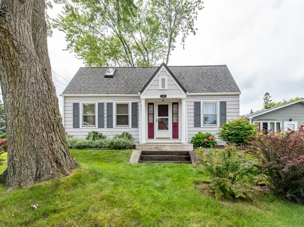 800 N McAree Rd, Waukegan, IL 60085