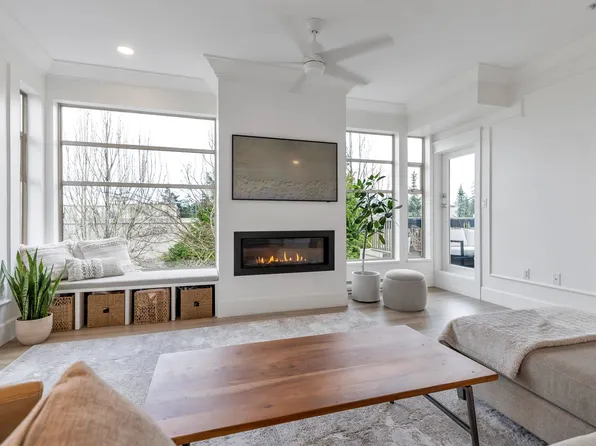 1118 55th St #301, Delta, BC V4M 3J8