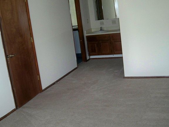 4th image of 105 Miller Ct