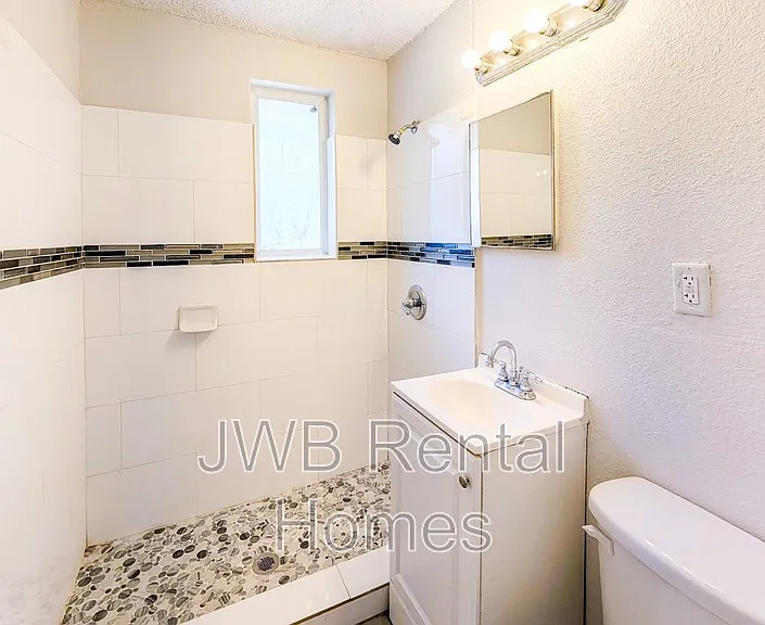 1530 21st St W #3 — Photo 17