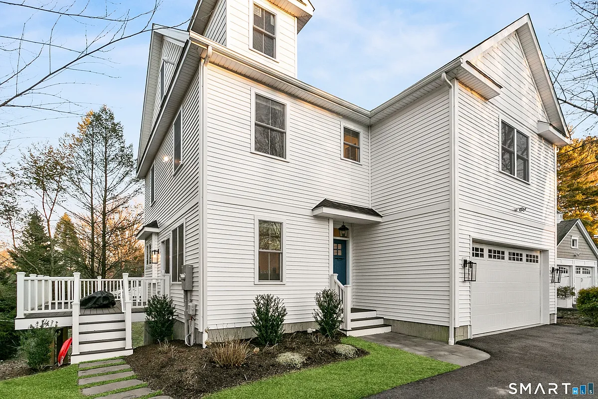 Building Photo - 210 High Ridge Ave