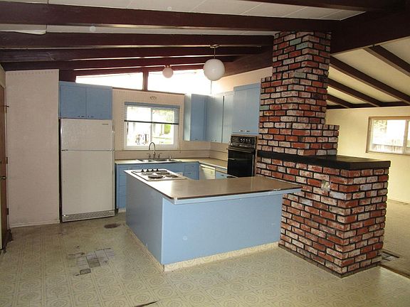 4th image of 740 Walnut Ln