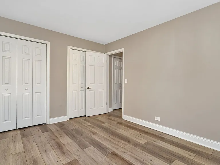 Lakeside Village Apartments — Photo 6