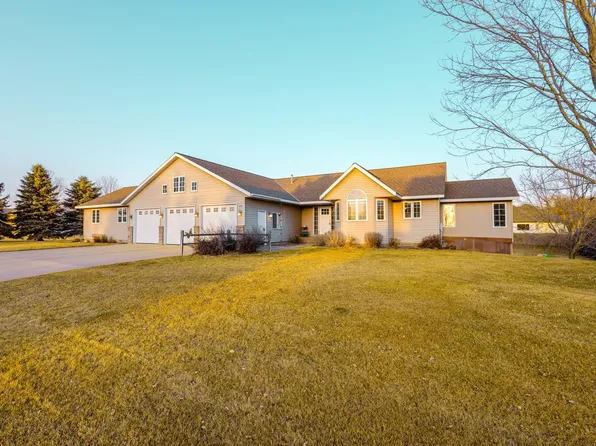 505 Country Oak Dr, Sauk Centre, MN 56378