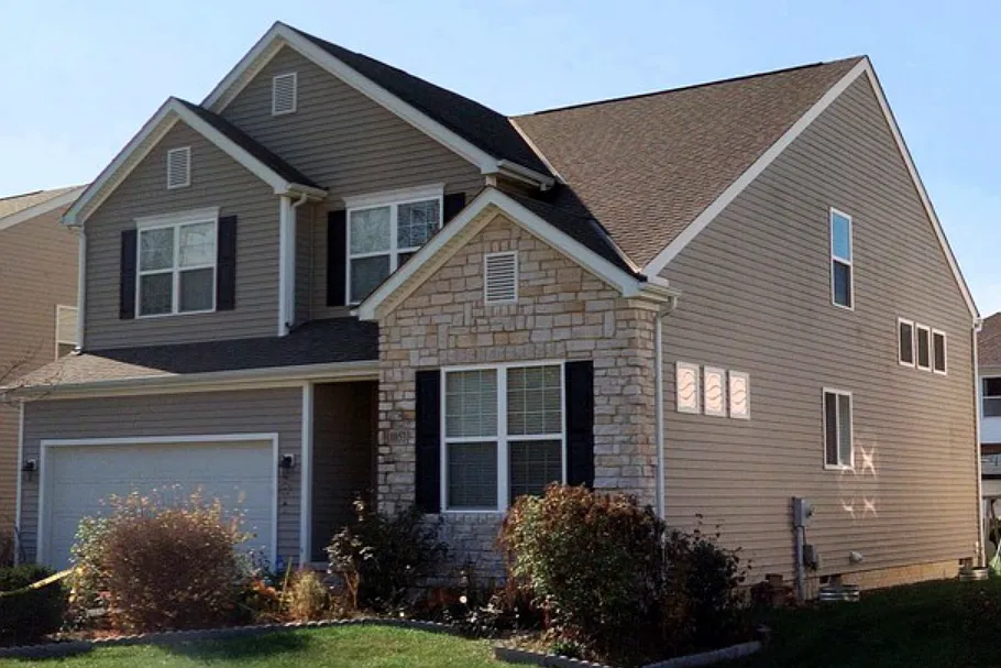 3 bed, 2.5 bath, 2403 sqft, $3,099 — Photo 2