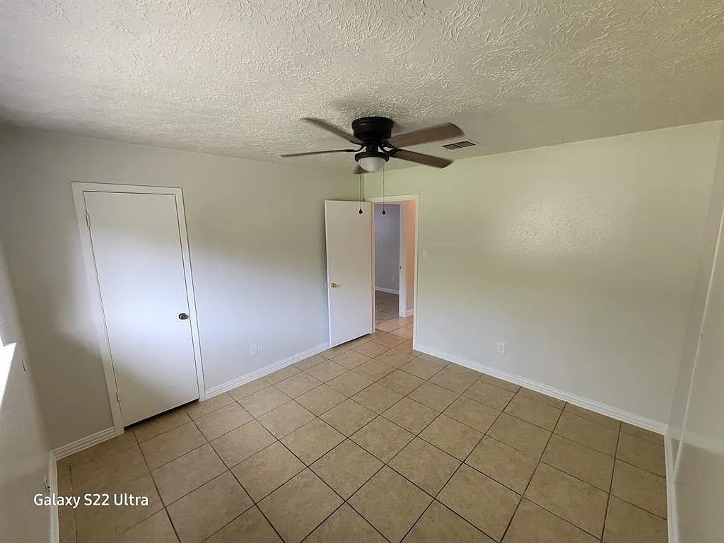 4 bed, 2.0 bath, 1328 sqft, $1,800 — Photo 3