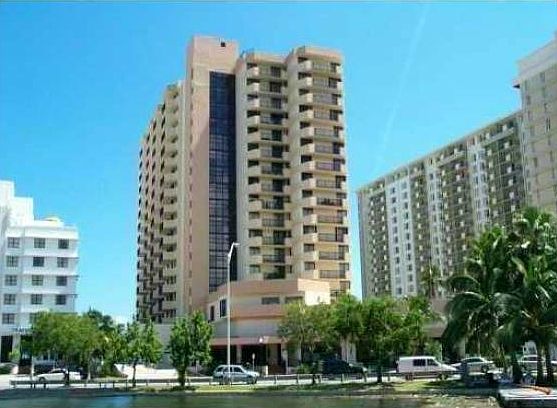 5th image of 2401 Collins Ave APT 1106