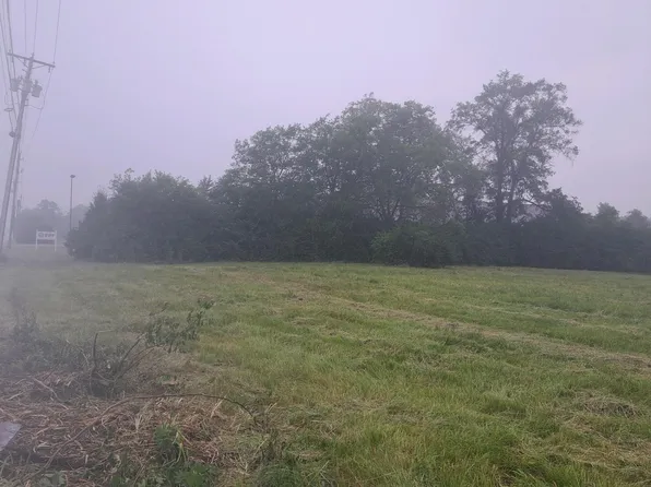 2808 E McGalliard Rd, Muncie, IN 47303