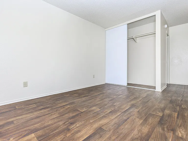 Walnut Park Apartments — Photo 16