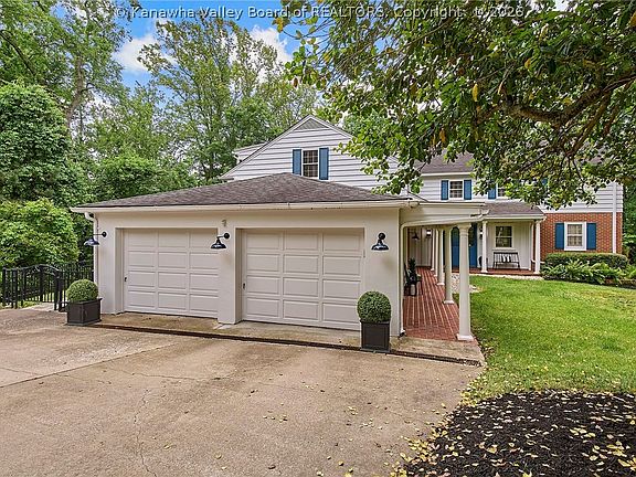 4th image of 1411 Meadowcrest Dr