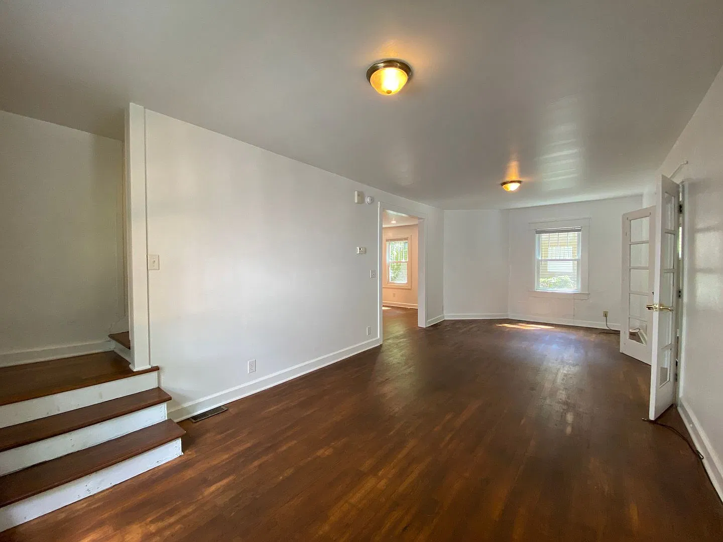 609 E University Street — Photo 4