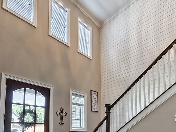 3rd image of 801 Walridge Ct