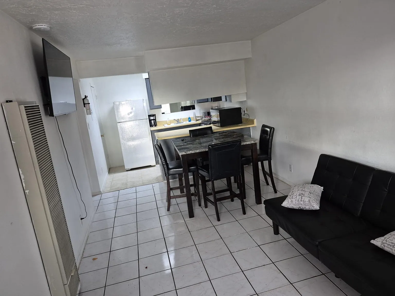 1 bed, 1421 sqft, $1,000 — Photo 2