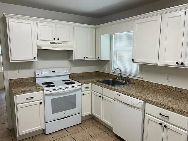 3 bed, 1200 sqft, $2,195 — Photo 3