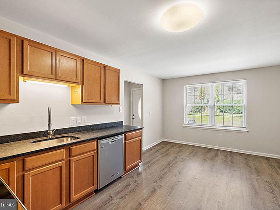 5th image of 3 Cartier Ct