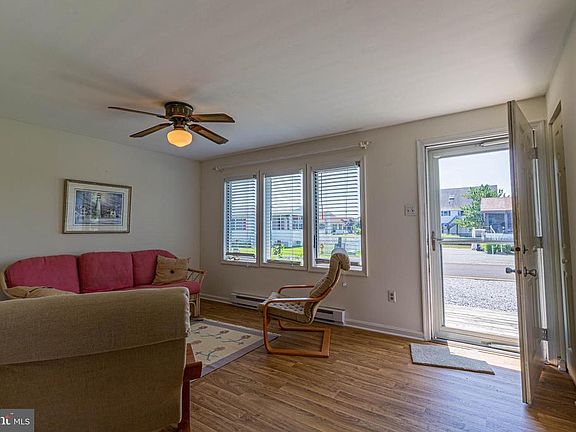 5th image of 33 Oyster Bay Dr