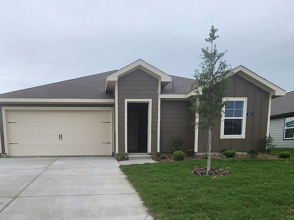 1st image of 410 Saddle Blanket Dr