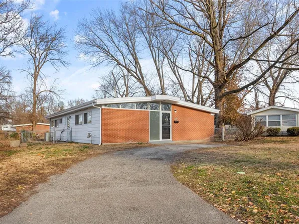 8425 Red Fir Dr, Saint Louis, MO 63134