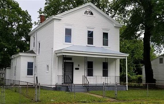 4th image of 2411 4th Ave