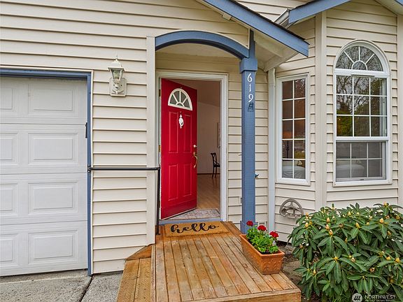 3rd image of 619 Hillcrest Drive