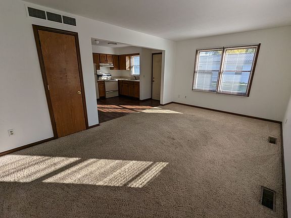 3rd image of 413 S Harkless Dr #1