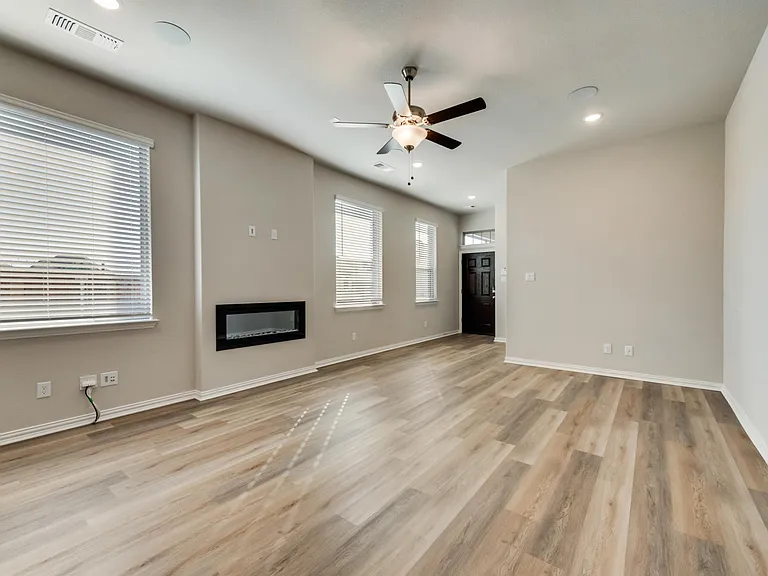 1127 Mesa St — Photo 6
