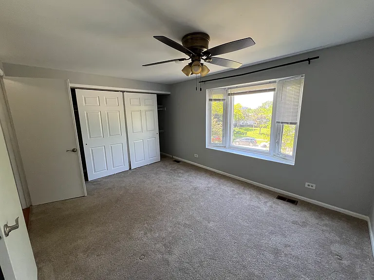 1927 Governors Ln — Photo 17