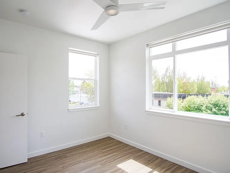 2320 N Vancouver Ave #303 — Photo 5