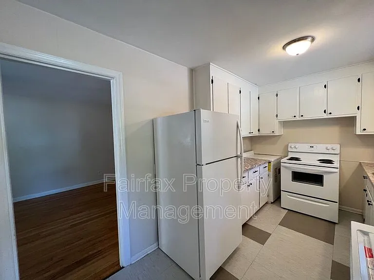 1937 Morehead Ave — Photo 12
