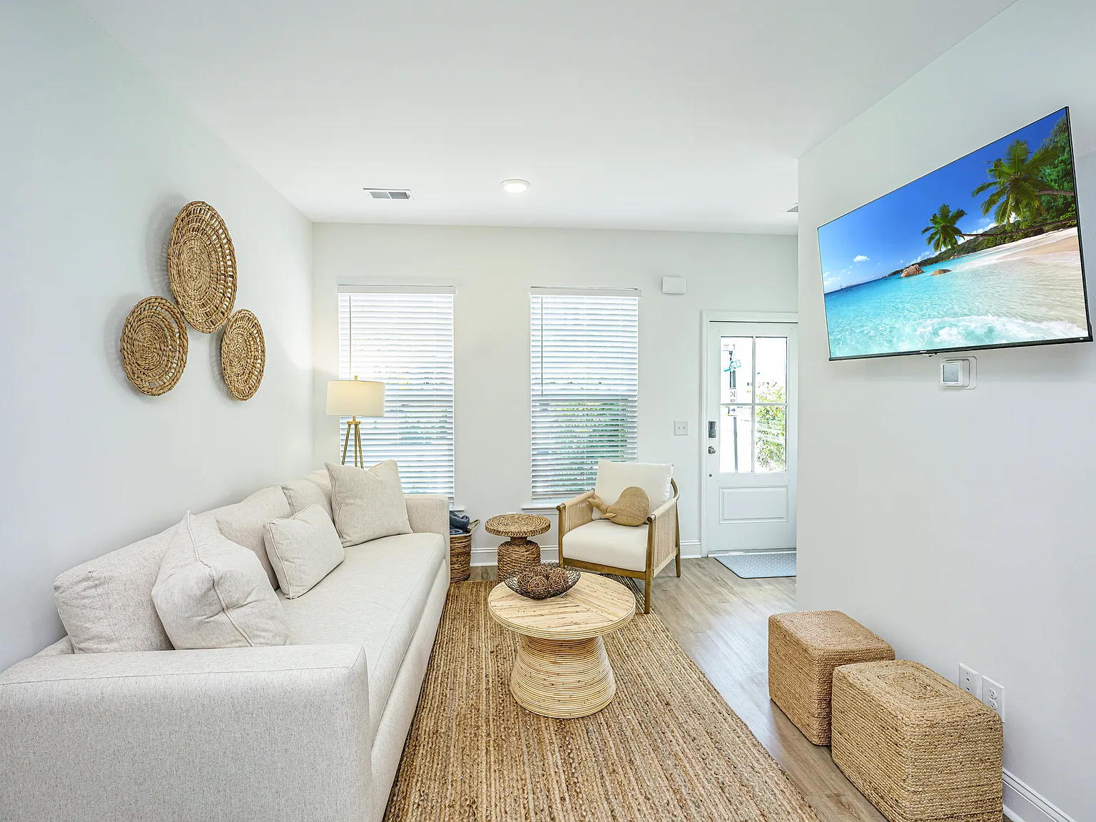 3 bed, 1140 sqft, $3,000 — Photo 3