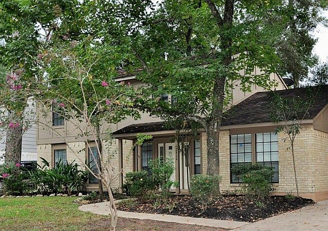 1st image of 2826 Golden Leaf Dr