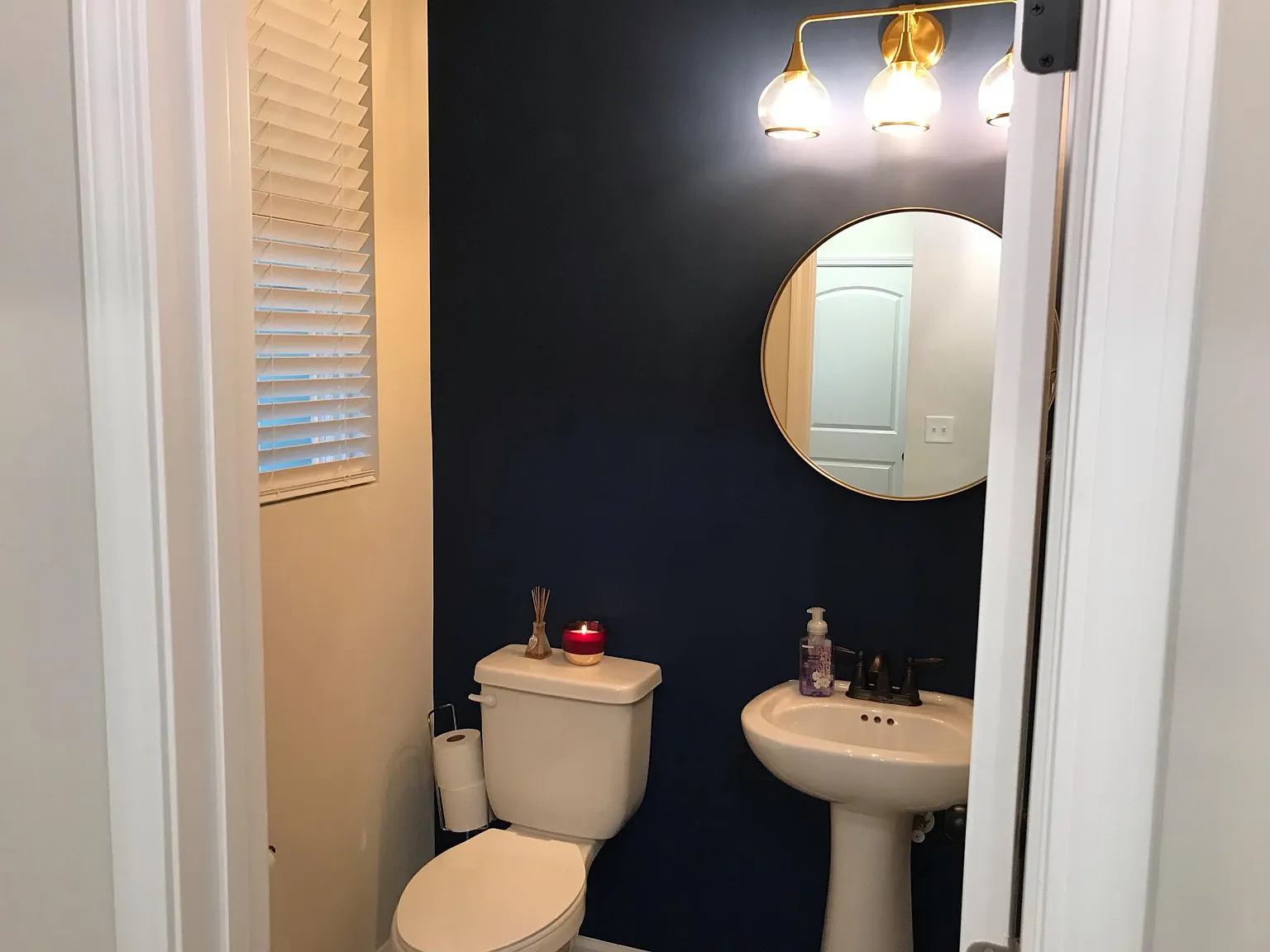 3 bed, 2.5 bath, 1837 sqft, $3,200 — Photo 4