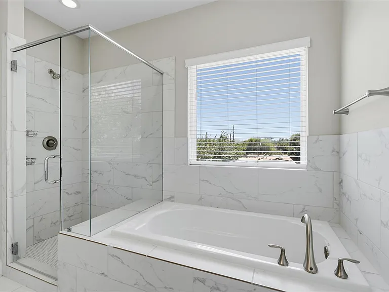 2102 Bello Amanecer Ln — Photo 19